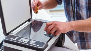 Zalety używanych urządzeń wielofunkcyjnych pod opieką serwisu